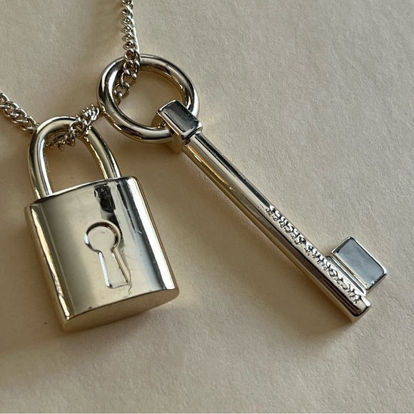 Victoria’s Secret Scandalous Lock & Key Necklace, gold tone, like new, 20” - Picture 4 of 13